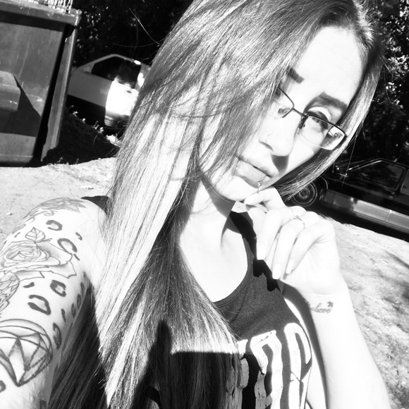 Meet your Posher, Danielle - Picture 1 of 1